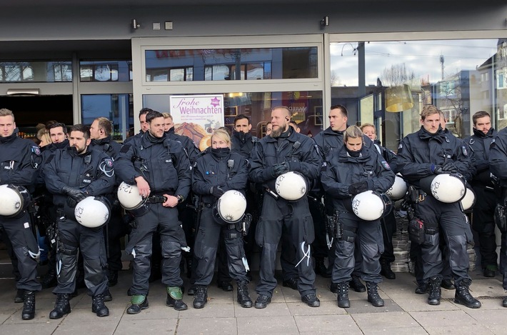 ARTE zeigt den Dokumentarfilm "Feindbild Polizei - Gewalt und Gegengewalt ohne Ende?"