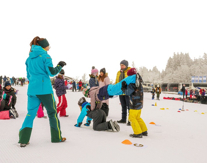 „Schneesportfestival“ lockt Tausende Schüler ins Skigebiet Oberjoch - 60.000 Kinder reisen seit 1998 aus Regierungsbezirken Stuttgart und Tübingen an