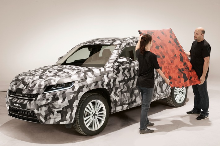 SKODA KODIAQ führt Fahrerfeld der Tour de France über die Ziellinie