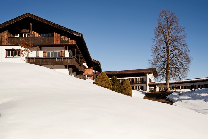 Auszeichnung: Klinik im Alpenpark in Bad Wiessee bietet Spitzen-Qualität und zählt zu den Besten in Bayern / Kunden der DAK-Gesundheit loben qualifiziertes Spezialisten-Netzwerk in der Region (BILD)