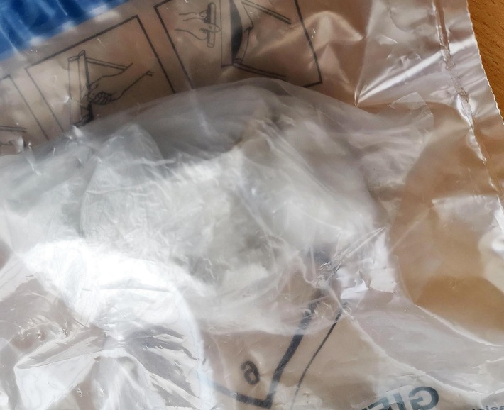 BPOL NRW: Bundespolizei nimmt Drogenschmuggler mit nicht geringer Menge an Kokain fest - Person wird heute dem Haftrichter vorgeführt