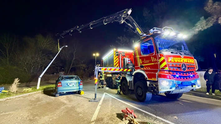 Feuerwehr MTK: Feuerwehr Hattersheim gründet Fachgruppe Kran/Rüst - Kickoff mit rund 25 Einsatzkräften