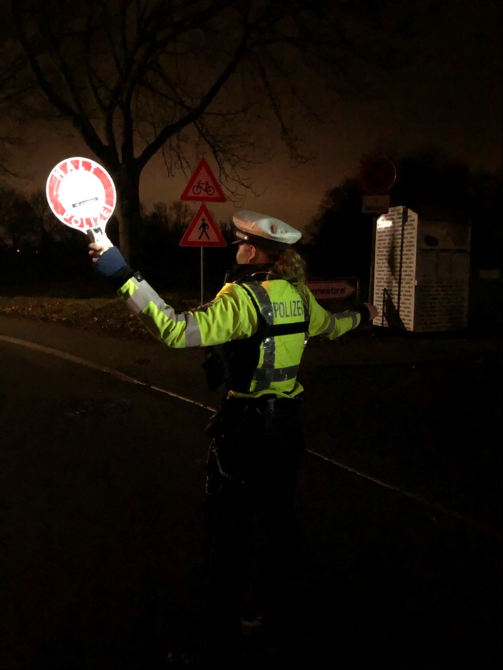 POL-NE: Nächtliche Verkehrs- und Geschwindigkeitskontrollen in Grevenbroich