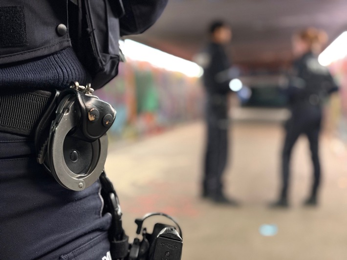 POL-HA: Erst Festnahme nach Haftbefehl, dann Drogen- und Messerfund - Schwerpunktdienst der Polizei hält Wehringhausen sicher