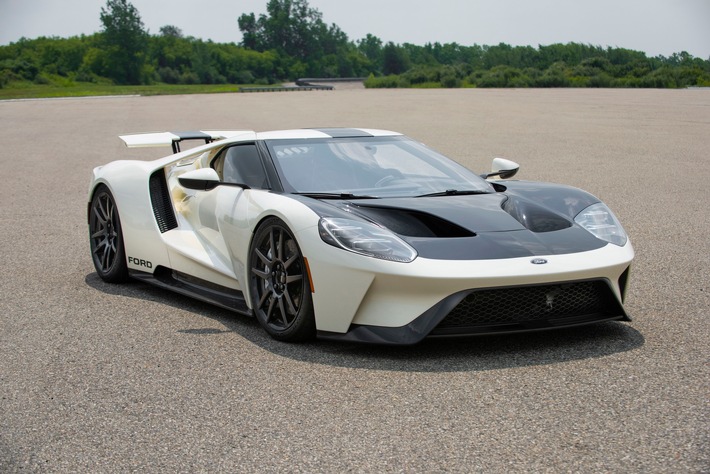 2022 Ford GT '64 Heritage Edition_06.jpg