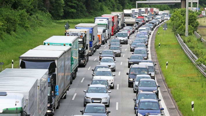 In Hessen rollt es besser / ADAC Staubilanz zeigt Rückgang der Staustunden auf hessischen Autobahnen