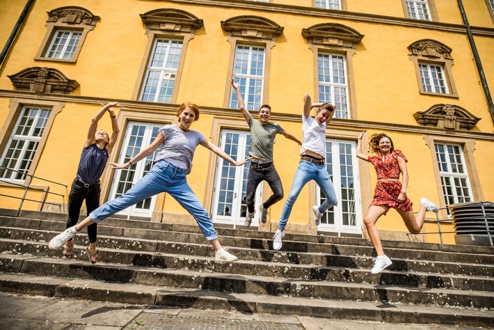 „Schön, dass ihr wiederkommt!“  Universität Osnabrück startet Lehrveranstaltungen im Wintersemester weitgehend in Präsenz