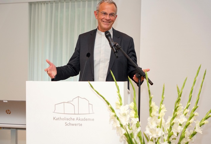 Festakt zum Abschied für Prälat Dr. Peter Klasvogt in der Katholischen Akademie Schwerte - Direktor der Katholischen Akademie Schwerte und der Kommende Dortmund wechselt nach Rom