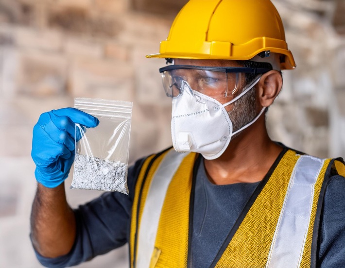 Bauhandwerk jetzt in der Pflicht: Einfache und sichere Asbest-Erkundung durch Probenahme-Kits