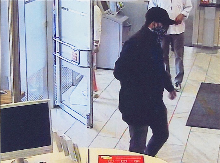 POL-D: Banküberfall in Unterrath - Polizei fahndet mit einem Foto aus der Überwachungskamera nach dem Täter - Foto als Datei angehängt