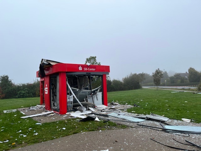 POL-GOE: Unbekannte sprengen Geldautomaten in Landesbergen