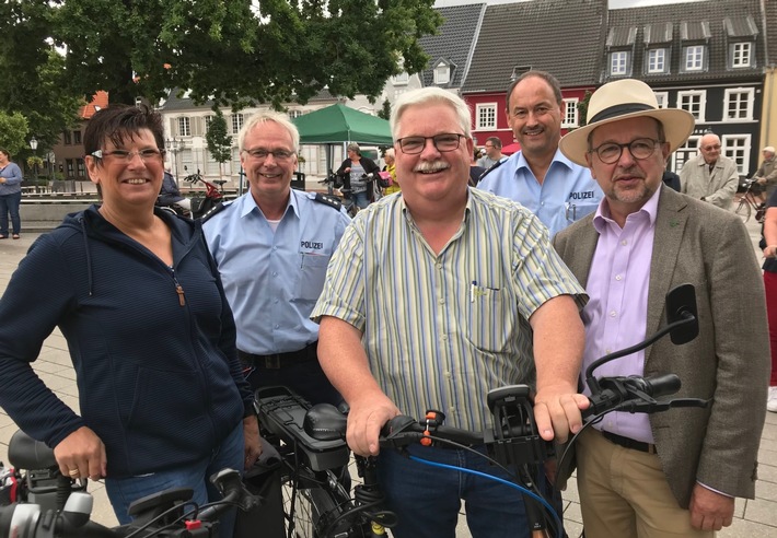 POL-WES: Rheinberg - Polizei codiert Fahrräder am "Niederrheinischen Radwandertag"