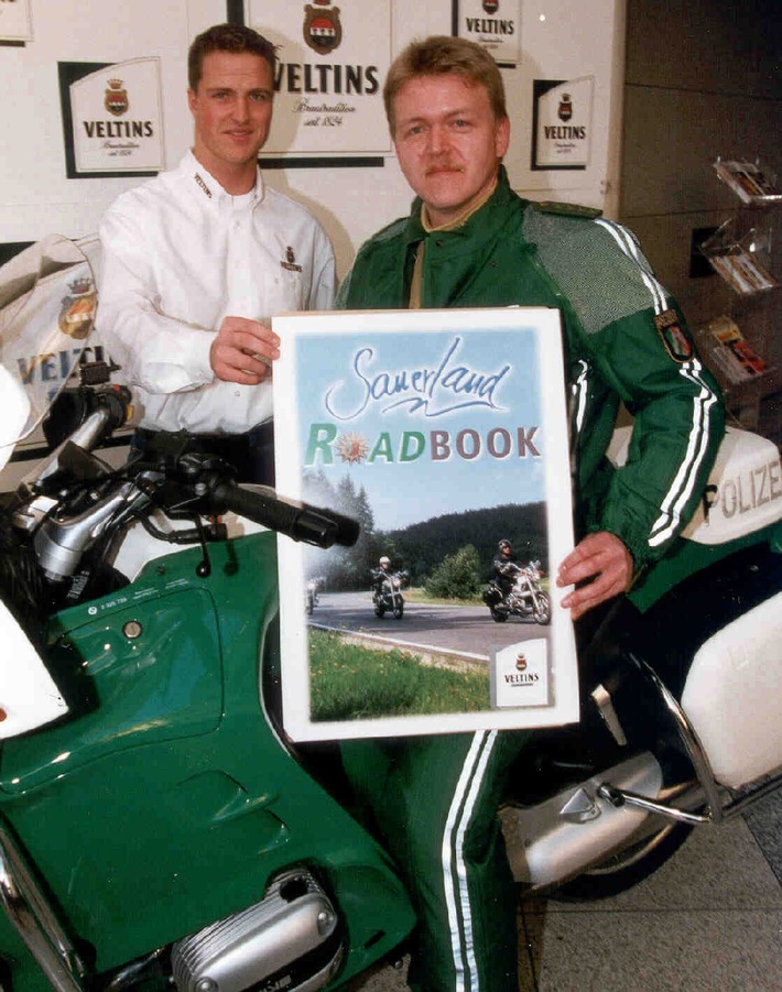Ralf Schumacher macht &quot;Sauerland-Roadbook&quot; zur Kradfahrer-Lektüre / Polizei, Touristik und Gastronomie ziehen bei Pilotprojekt an einem Strang