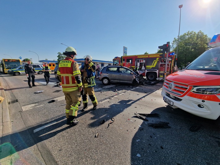 FW Bremerhaven: Verkehrsunfall mit verletzten Personen