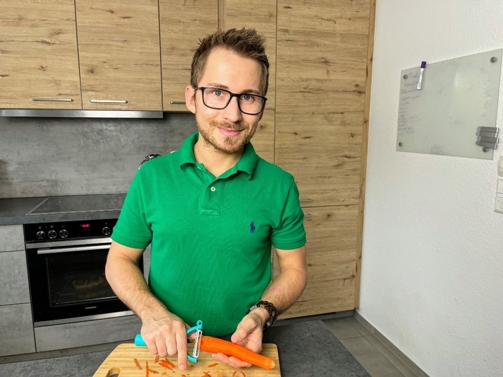 Wie ernähre ich mich bei einer Autoimmunerkrankung? - Gesundheitscoach Marcel Sarnow kennt den richtigen Weg / Health Coach Autoimunerkrankungen / Weiterer Text über ots und www.presseportal.de/nr/152841 / Die Verwendung dieses Bildes ist für redaktionelle Zwecke unter Beachtung ggf. genannter Nutzungsbedingungen honorarfrei. Veröffentlichung bitte mit Bildrechte-Hinweis.