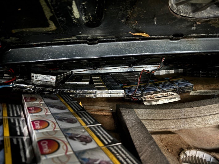 HZA-R: Zoll aus Furth im Wald stellt über 13.000 unversteuerte Zigaretten bei Kontrolle auf der A3 sicher