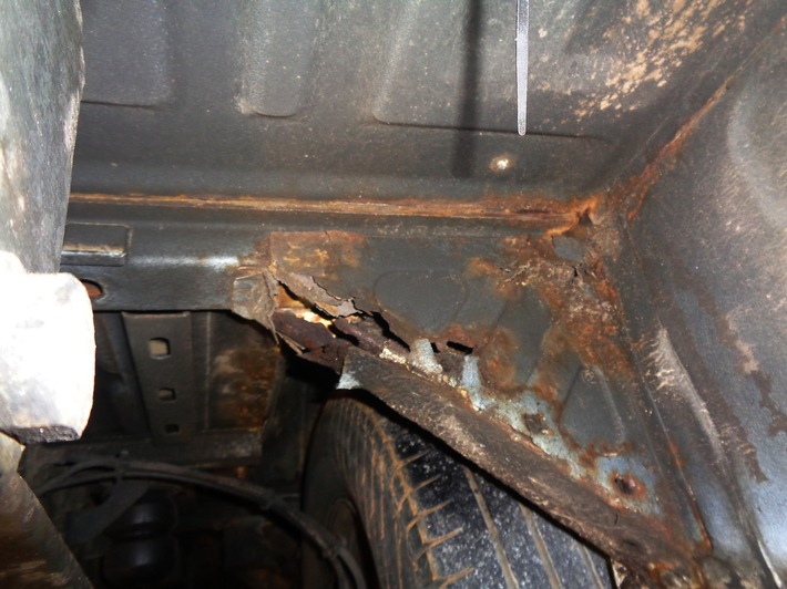 POL-MK: Schrott aus dem Verkehr gezogen (FOTO)