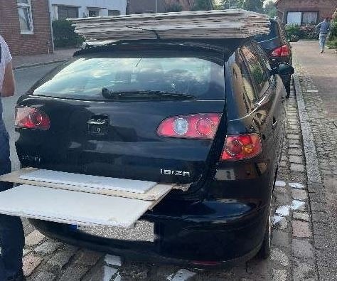 POL-NI: Liebenau - Rigipsplatten ohne Sicherung auf Autodach transportiert