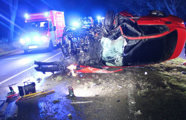 POL-MI: Beifahrer (25) bei Unfall auf B 65 schwer verletzt