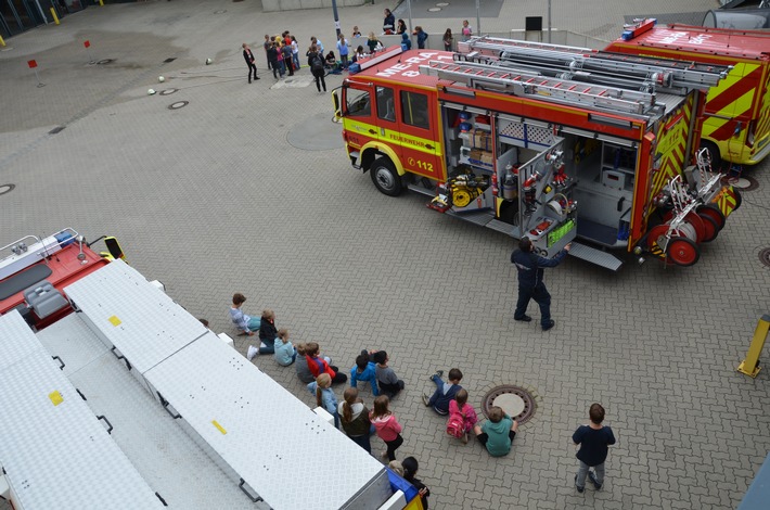 FW Ratingen: Aktion &quot;Feuerwehr macht Schule&quot; in Ratingen