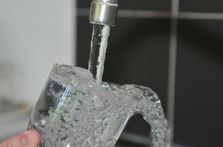 Wasserfiltersystem für Trinkwasser mit Aktivkohlefilter - BlueandClear sucht seinesgleichen auf dem Gebiet der Umkehrosmose mit Keimsperre