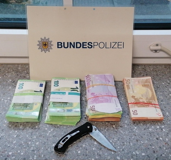 BPOL NRW: Fahndungserfolg der Bundespolizei; Türken mit Bargeld auf der A 61 festgestellt - Clearingverfahren eingeleitet