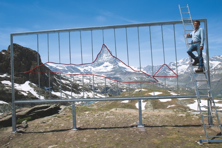 Künstler Branko Smon macht Matterhorn zum weltweiten Botschafter für neues Plastikbewusstsein