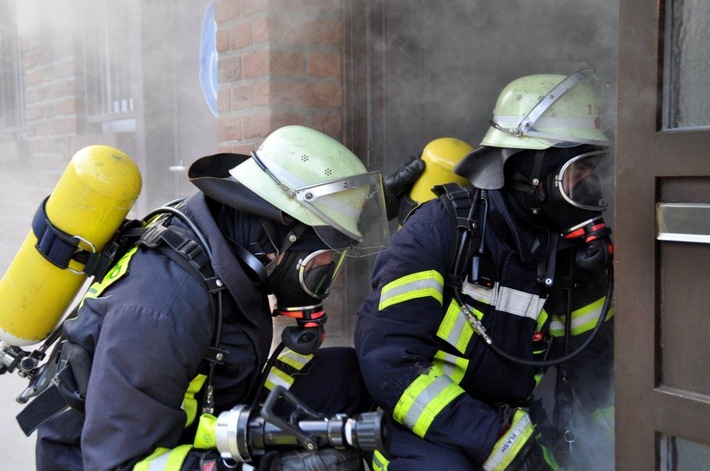 FW-KLE: Zimmerbrand in Schneppenbaum: Essen auf Herd