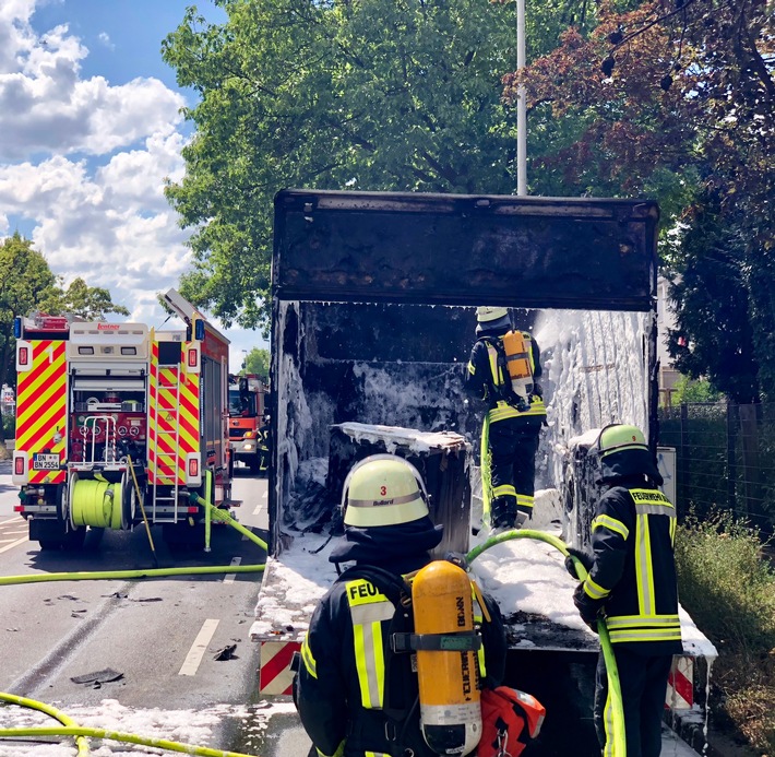 FW-BN: LKW-Brand auf dem Hermann-Wandersleb-Ring