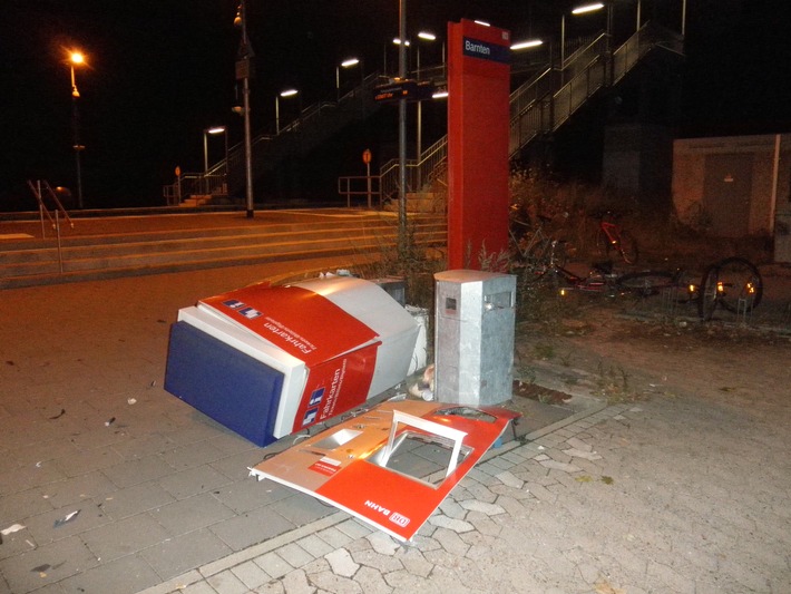 POL-HI: Fahrkartenautomat der Deutschen Bahn gesprengt