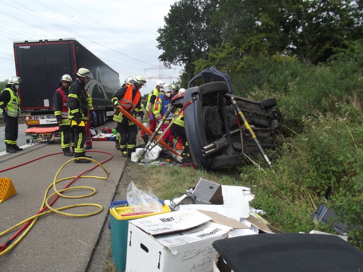 FW-DO: Verkehrunfall auf der A 45, Fahrbahn während des Einsatzes gesperrt