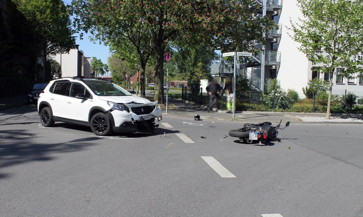 POL-BO: Abbiegeunfall: Motorradfahrer (47) wird schwer verletzt