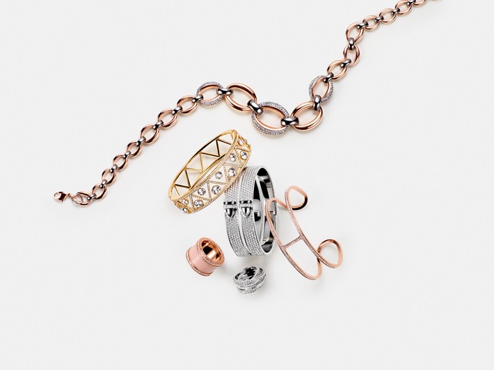 Des bijoux et des montres dans la boutique en ligne Manor