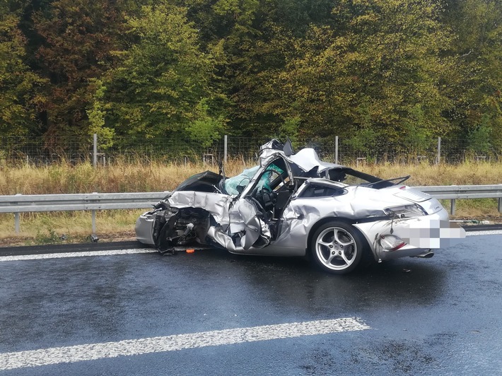 POL-MS: Porsche gerät unter Lkw - 27-Jähriger verstirbt