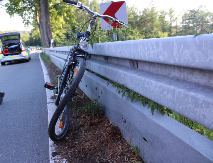 POL-RBK: Wermelskirchen - Schwerverletzter Radfahrer kommt per Rettungshubschrauber in Kölner Klinik