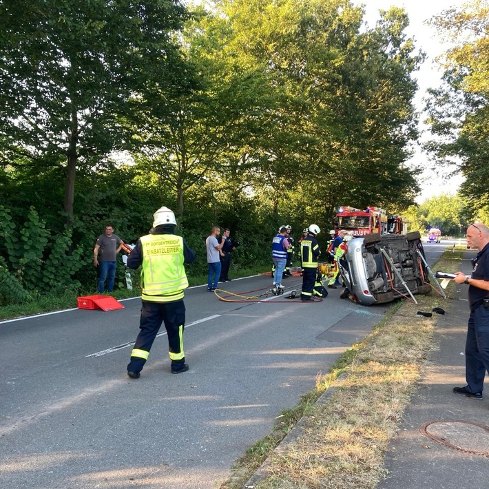 FW Borgentreich: Feuerwehr und Rettungsdienst Alarmübung in Lütgeneder.