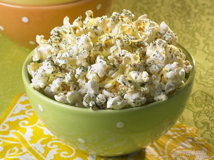Popcorn mit Dill und Zitrone Gewürzmischung / Weiterer Text über ots und www.presseportal.de/nr/160271 / Die Verwendung dieses Bildes für redaktionelle Zwecke ist unter Beachtung aller mitgeteilten Nutzungsbedingungen zulässig und dann auch honorarfrei. Veröffentlichung ausschließlich mit Bildrechte-Hinweis.