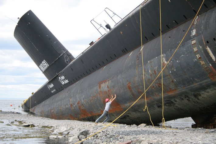 Echt gigantisch: kabel eins zieht U-Boote, Städte und Tempelanlagen um - in der neuen Doku-Reihe "Mission Schwertransport" ab 22. Juli 2009, mittwochs um 22.15 Uhr in deutscher Free-TV-Premiere