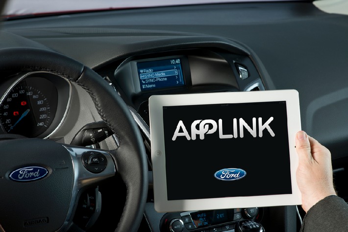 Ford SYNC AppLink mit neuer Parkplatz- und Radio-App; Start der &quot;EcoSport Live!&quot;-Online-Kampagne (FOTO)