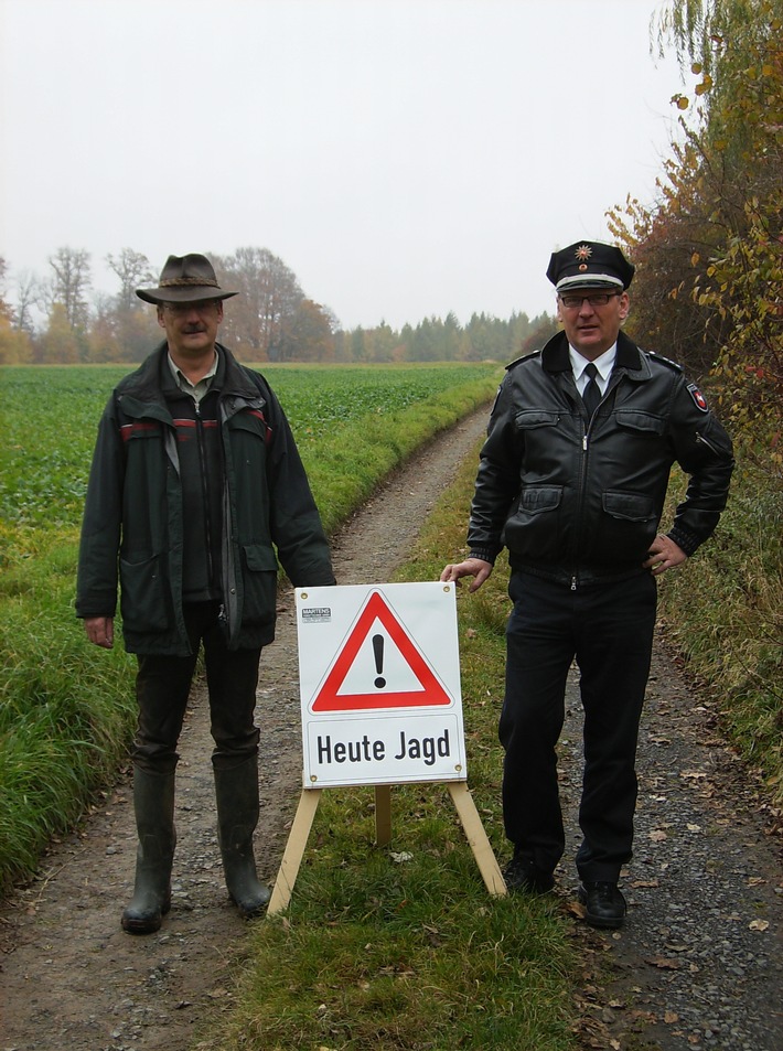 POL-GOE: (1372/2008) Warnschilder und Handzettel bei Bewegungsjagd - Forstamt Reinhausen und Polizei veranstalten Aktion gegen Wildunfälle