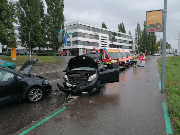 FW-OG: Verkehrsunfall - Frontalkollision mit mehreren verletzten Personen