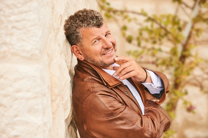                                                    Ab Herbst 2020 geht Semino Rossi, der absolute Star der Herzen, auf große Tournee. Seine musikalische Reise führt ihn durch 7 Länder mit insgesamt 61 Konzerten. Mit an Bord hat Semino Rossi selbstverständlich sein brandneues Erfolgsalbum ?So ist das Leben?.