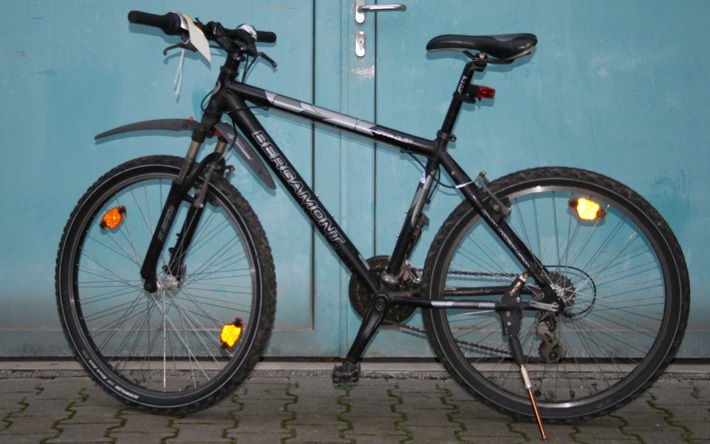 POL-DA: Bürstadt: Polizei nimmt Dieb fest und sucht rechtmäßige Eigentümer von drei Mountainbikes