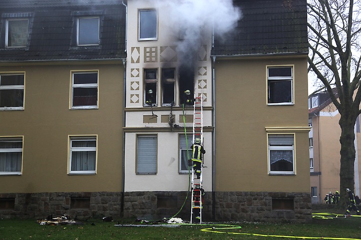 FW-E: Wohnungsbrand in Mehrfamilienhaus im Essener Nordviertel, niemand verletzt