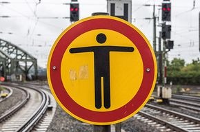 Bundespolizeidirektion München: Bahnschranke missachtet - Schnellbremsung eines Regionalzuges