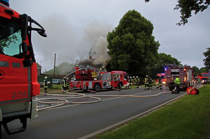 FW-E: Feuer in Fachwerkhaus an der Meisenburgstraße, alle Bewohner unverletzt