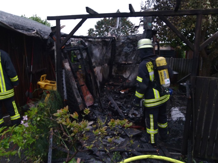 POL-MI: Polizei sucht Zeugen nach Brand in Kleingartenanlage