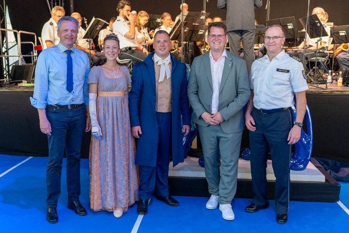 POL-HPE: Startschuss in Bad Vilbel - Staatssekretär Martin Rößler eröffnet Polizei Bistro auf dem 62. Hessentag