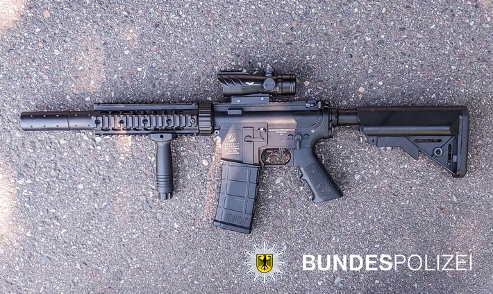 BPOLI-WEIL: Bundespolizei stellt Sturmgewehr sicher