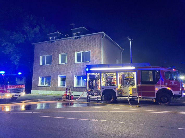 FW Dinslaken: Paralleleinsätze in der Nacht für die Feuerwehr